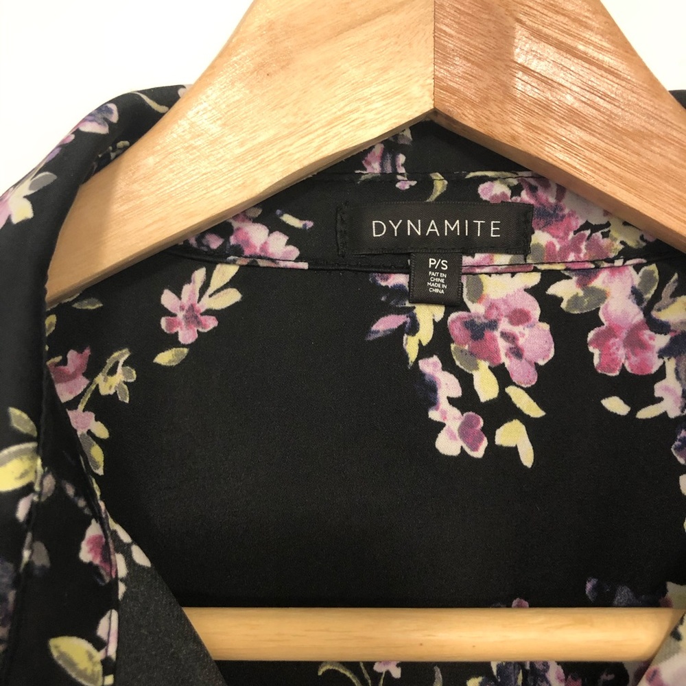 Dynamite button-up blouse - Picture 2 of 2